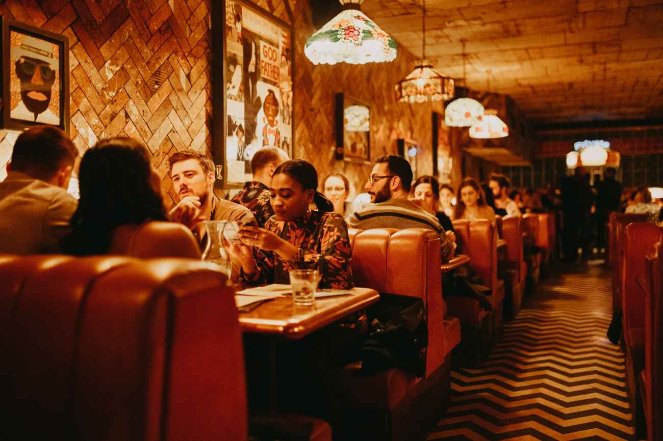 people-eating-in-booths-of-the-blues-kitchen