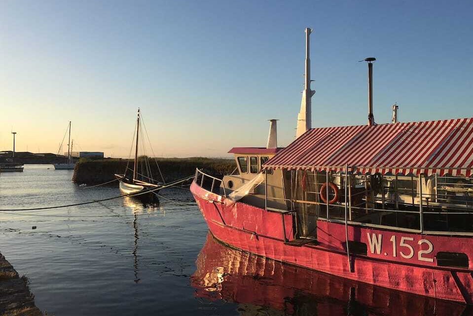 pink-polaris-popcorn-houseboat-on-water