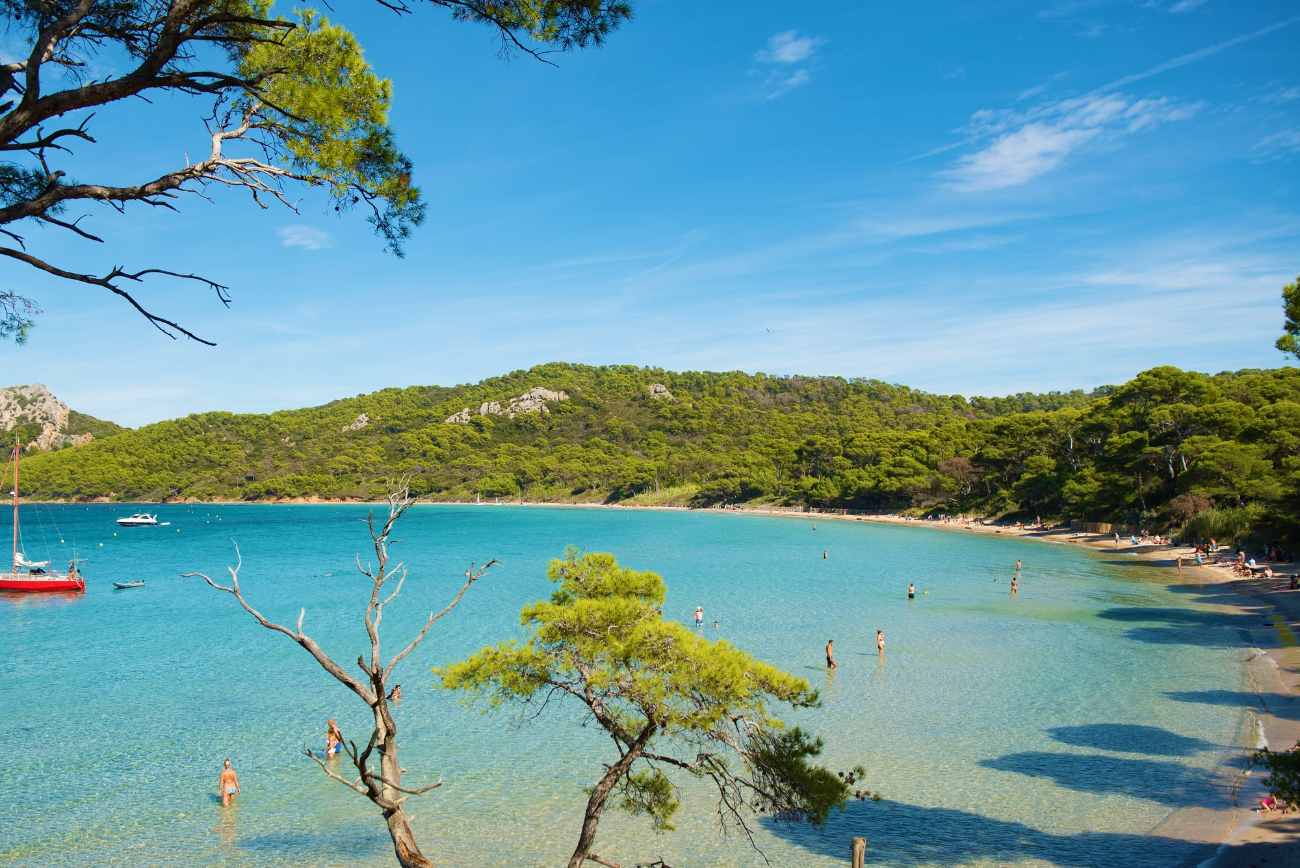 plage-notre-dame-in-porquerolles-best-beaches-in-the-south-of-france