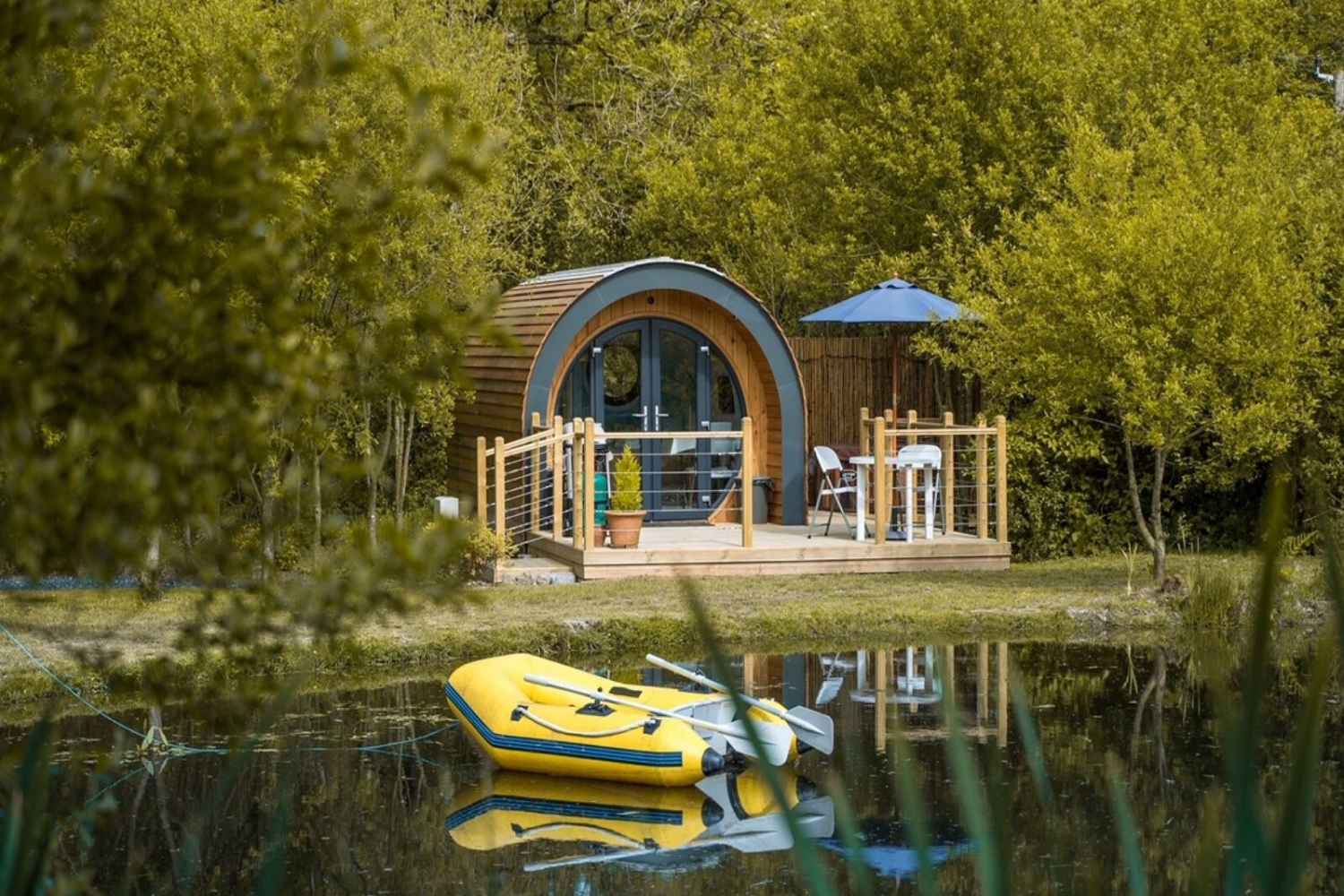 sunset-on-the-water-pod-by-lake-surrounded-by-trees-glamping-south-wales