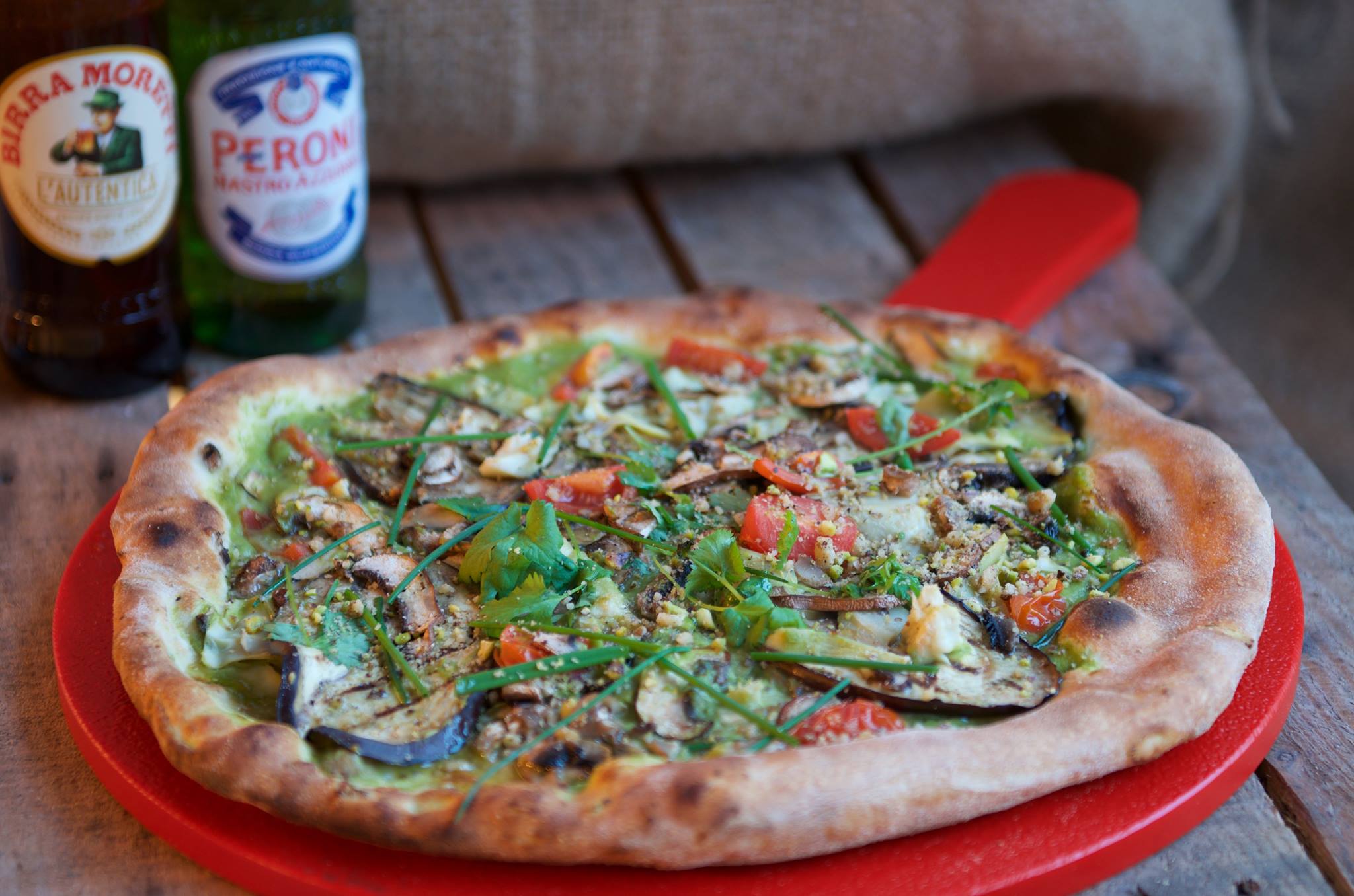 vegan-pizza-and-bottled-beer-at-purezza-best-vegan-restaurants-brighton
