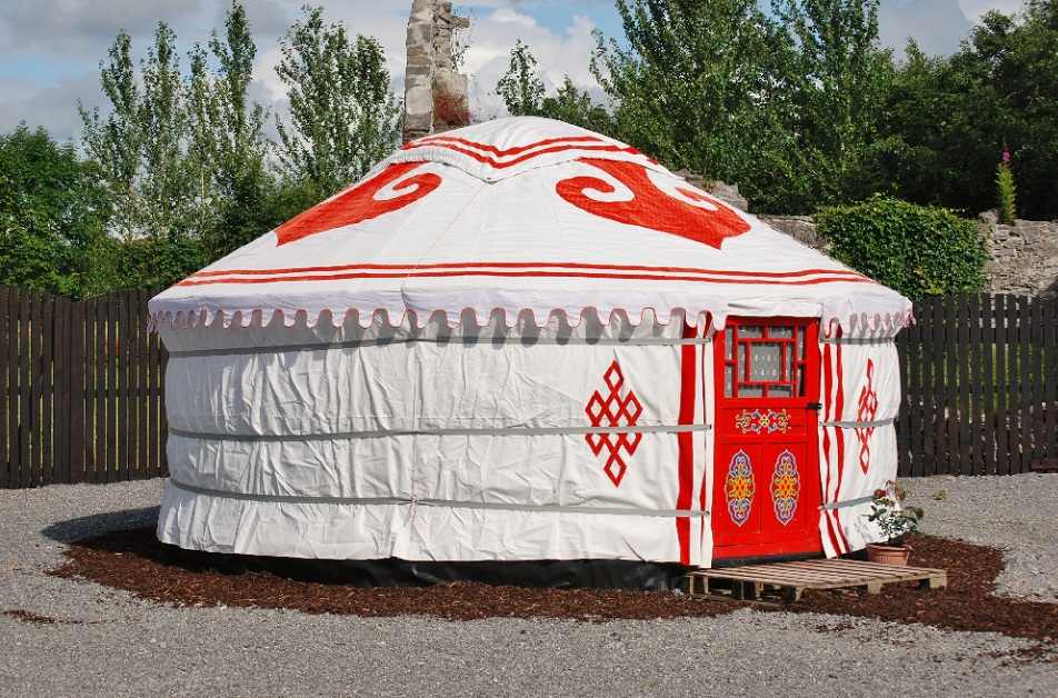 white-and-red-whispering-willow-yurt-on-raised-decking
