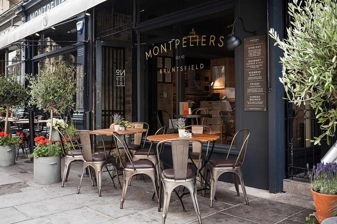 exterior-seating-outside-montpeliers-restaurant-bruntsfield-best-brunch-in-edinburgh