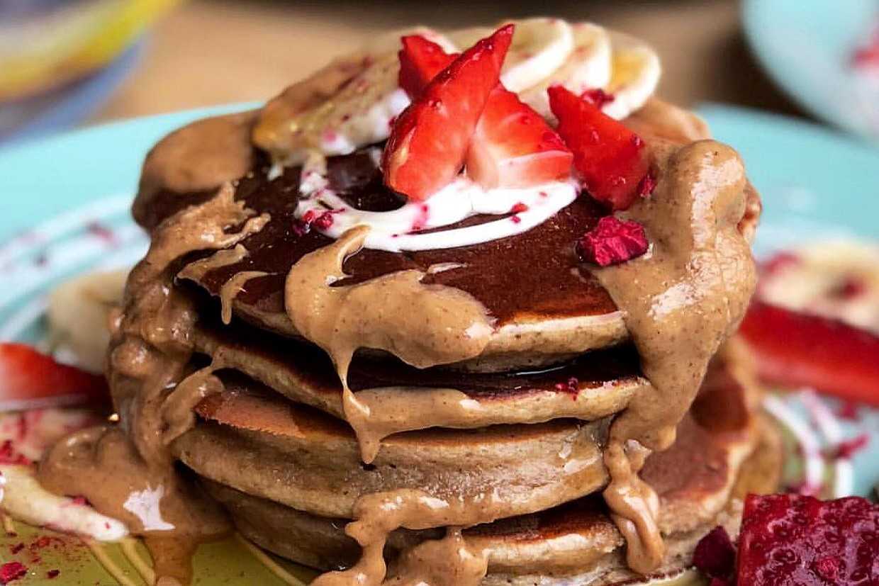 grams-protein-pancakes-with-strawberries-and-peanut-butter