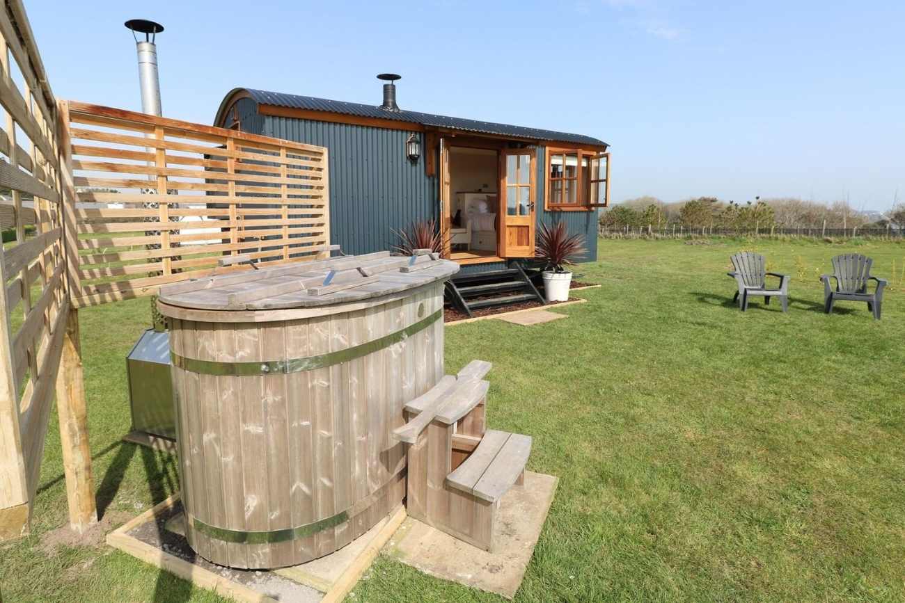 headland-escape-shepherds-hut-with-hot-tub-glamping-pembrokeshire
