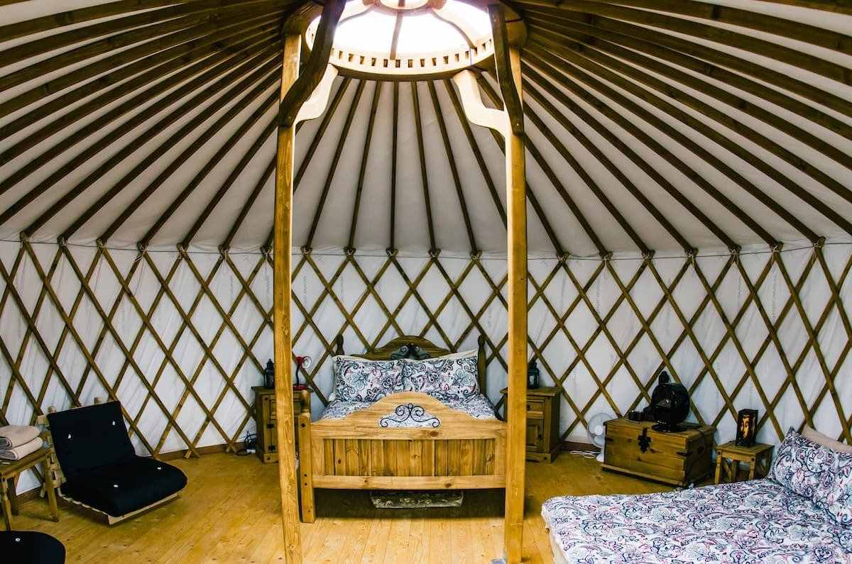interior-of-doolin-mongolian-yurt