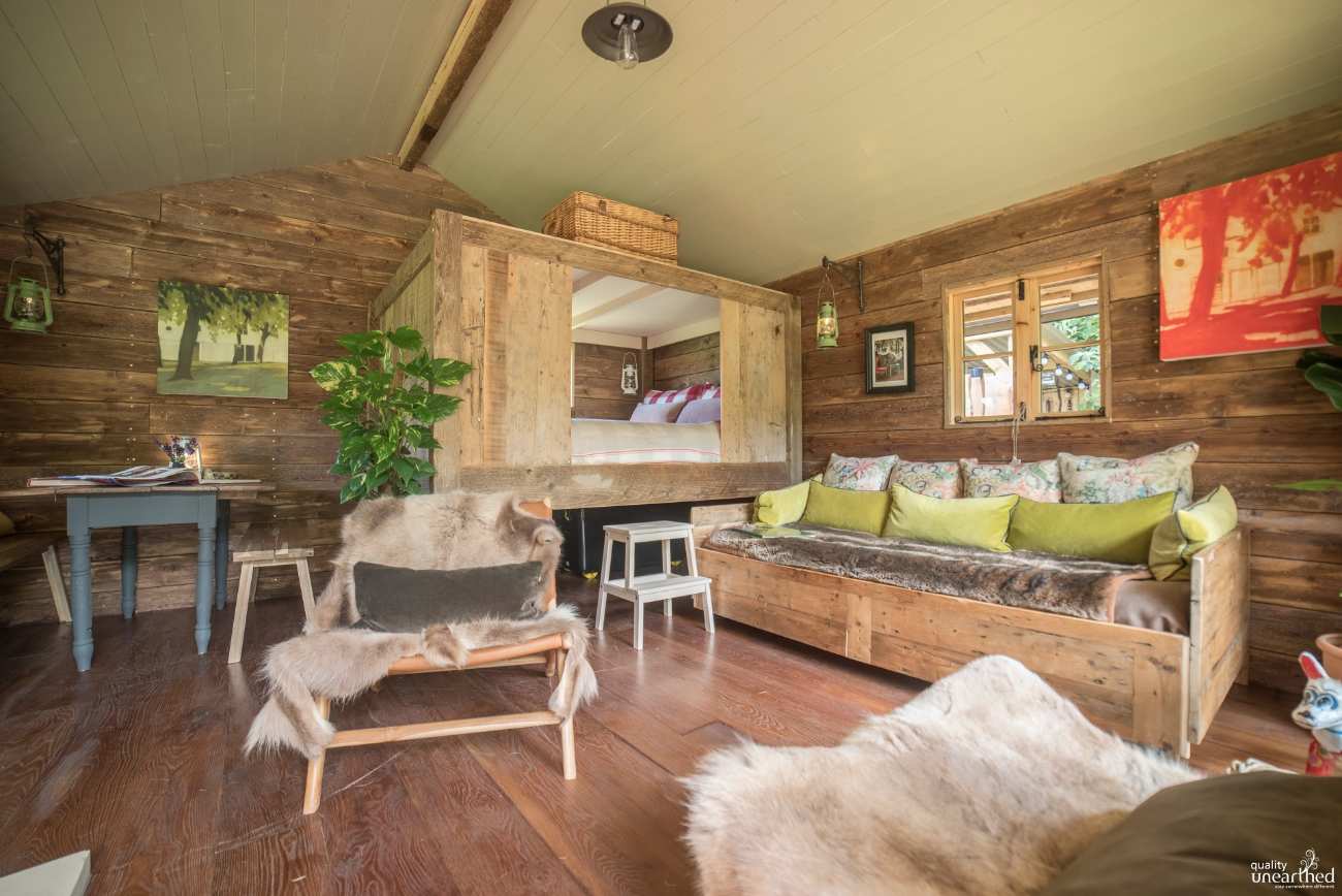 living-room-and-bedroom-of-lazy-bear-hideaway-cabin