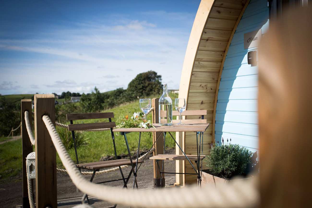 table-and-chairs-on-decking-of-rossendale-holiday-glamping-pod