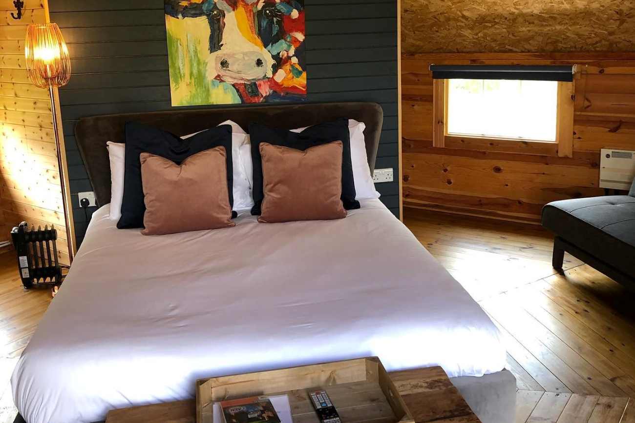 double-bed-inside-roundhouse-at-wixoldbury-farm-glamping