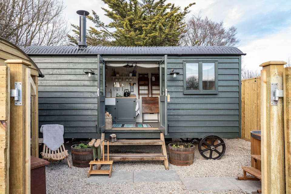 exterior-of-grey-hut-in-the-vines-shepherds-hut-glamping-kent