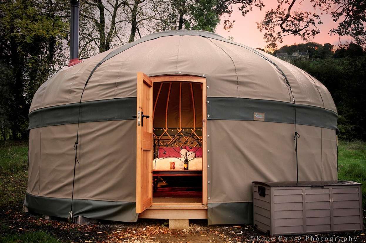exterior-of-grey-yurt-at-campden-yurts