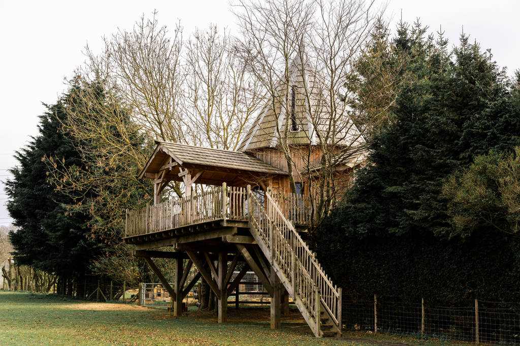 exterior-of-the-lodge-treehouse-with-terrace-glamping-kent