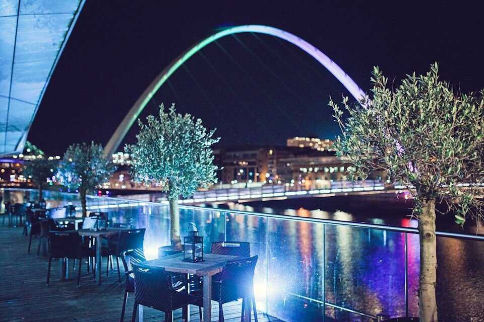 six-riverside-bar-and-restaurant-overlooking-river-at-night