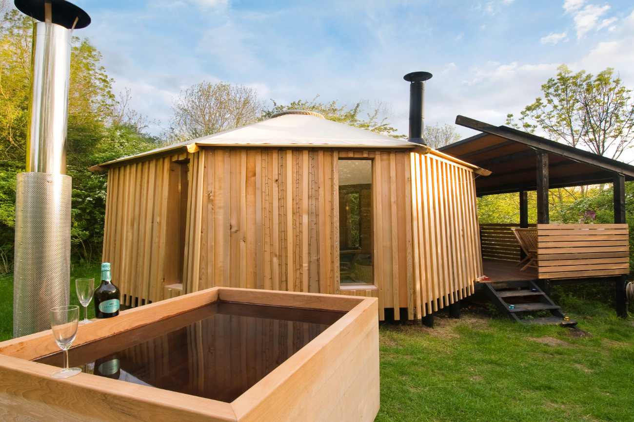 westley-farm-zen-den-cabin-with-outdoor-bath-glamping-gloucestershire