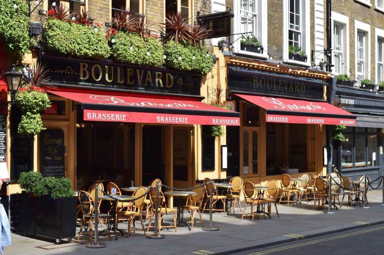 exterior-of-boulevard-brasserie-with-outdoor-seating