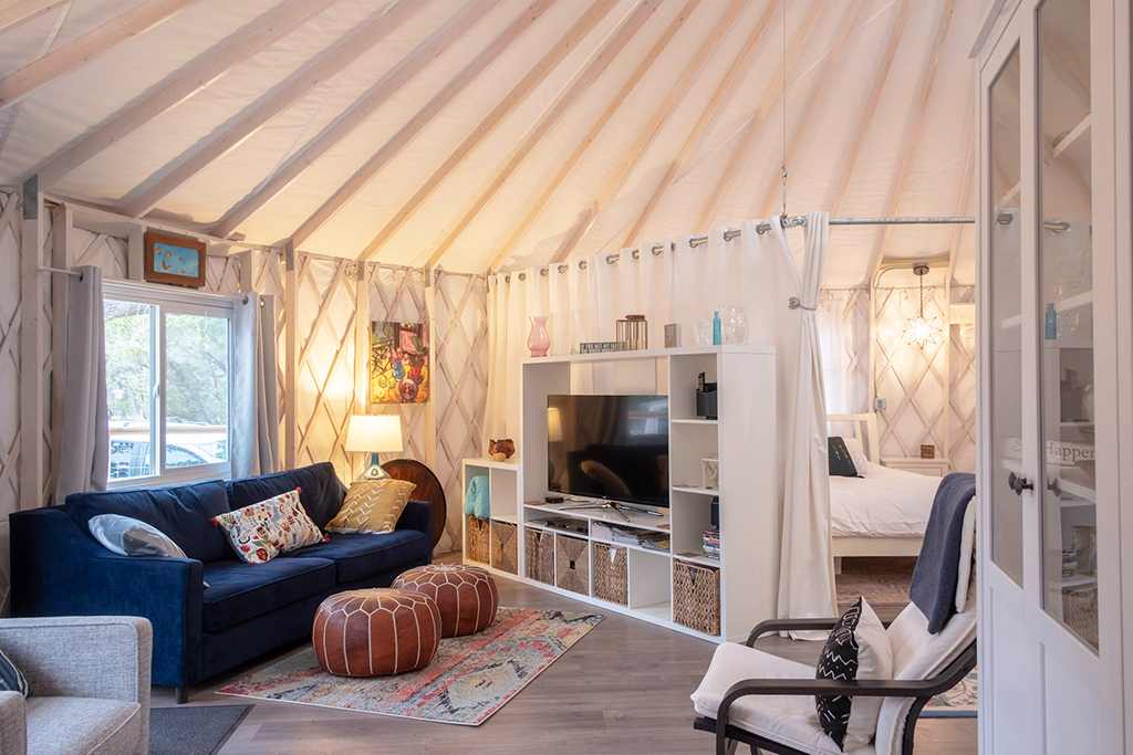 interior-of-the-cedars-ranch-luxury-eco-yurt-glamping-texas