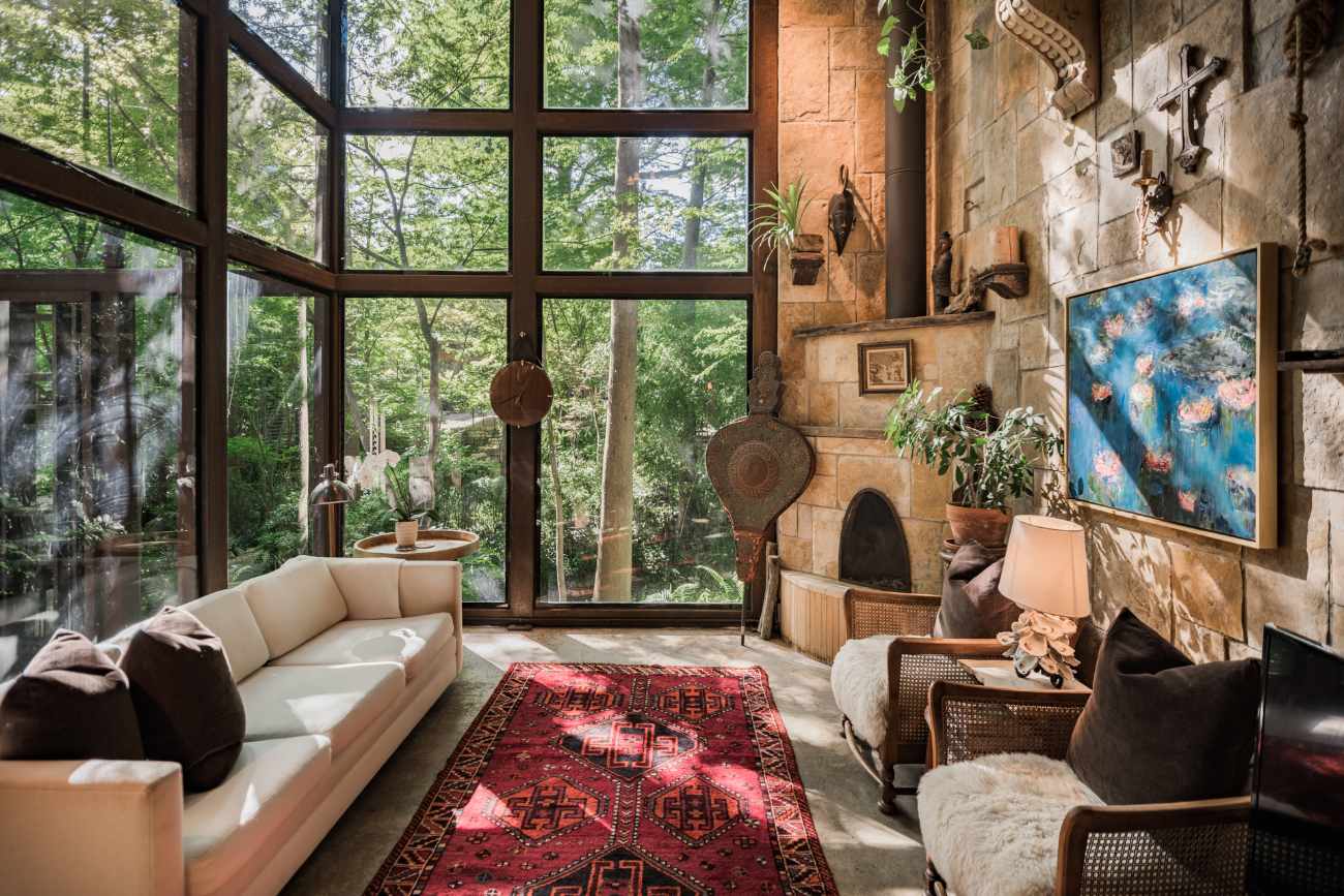 interior-of-the-extraordinary-treehouse-glamping-texas