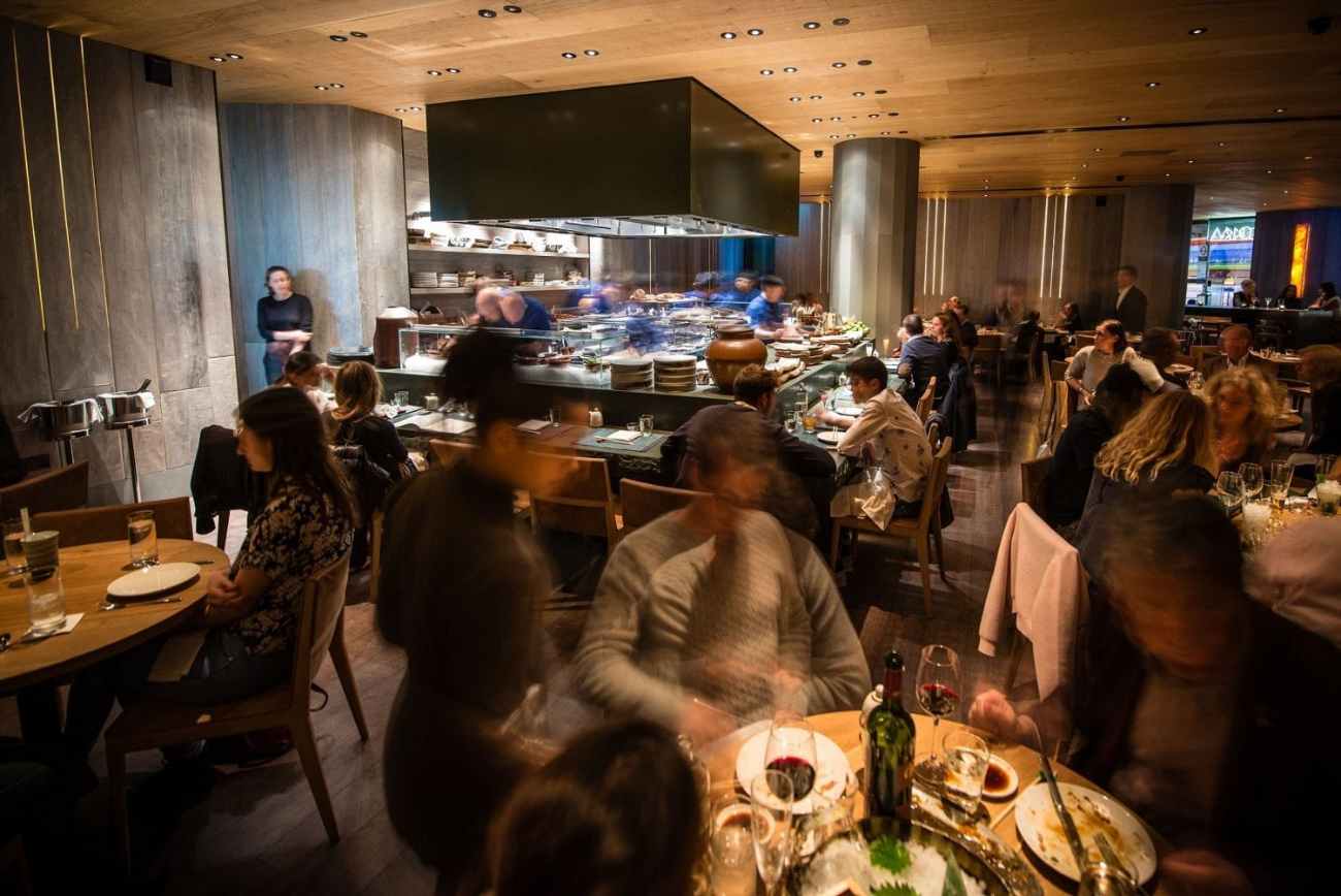 people-eating-by-kitchen-at-roka-restaurant-aldwych
