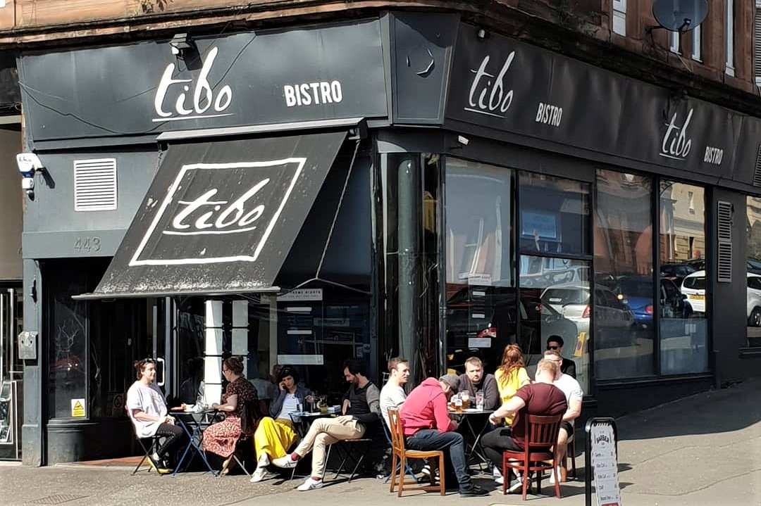 people-eating-outside-tibo-bistro