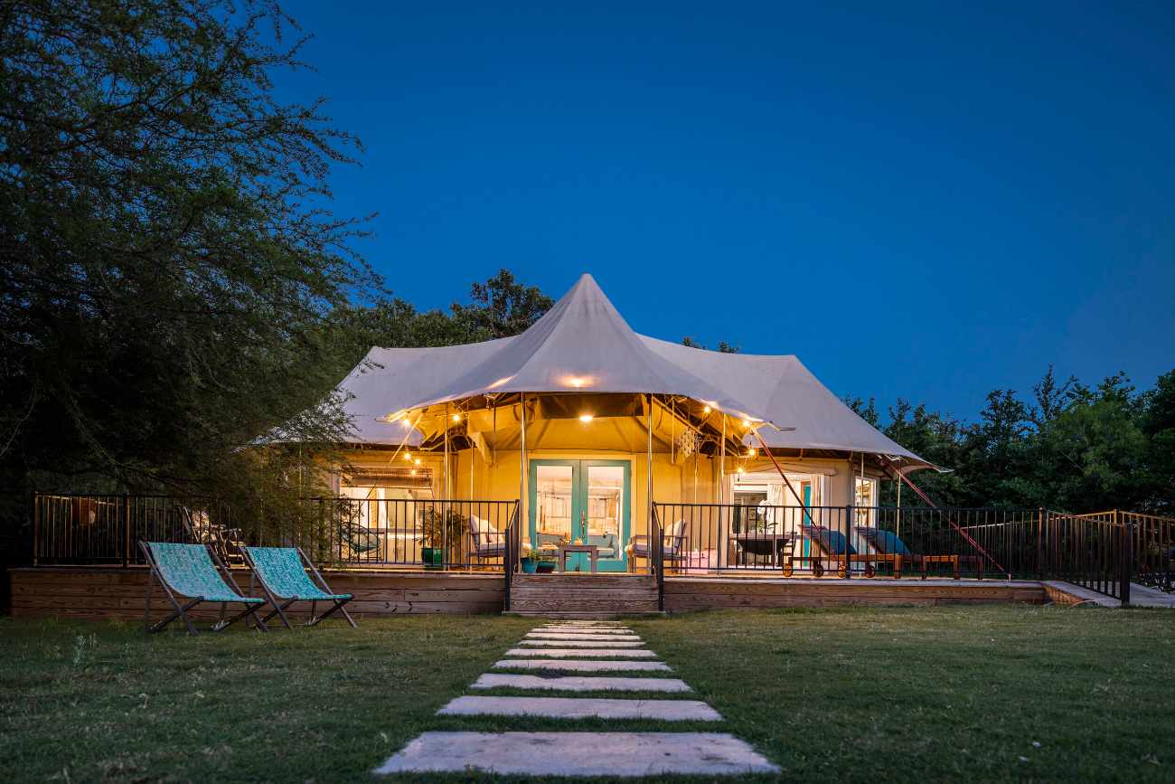 wahwahtaysee-resort-tent-lit-up-at-night-glamping-texas