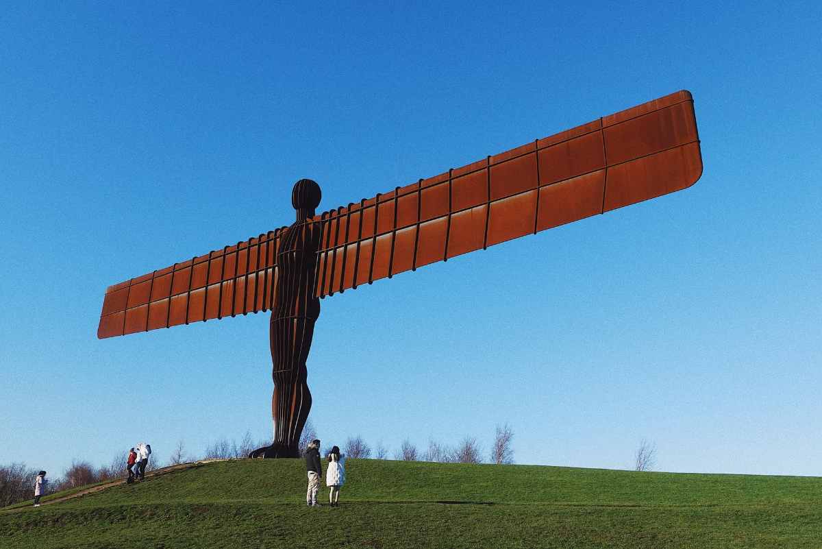 angel-of-the-north-on-hill-on-sunny-day