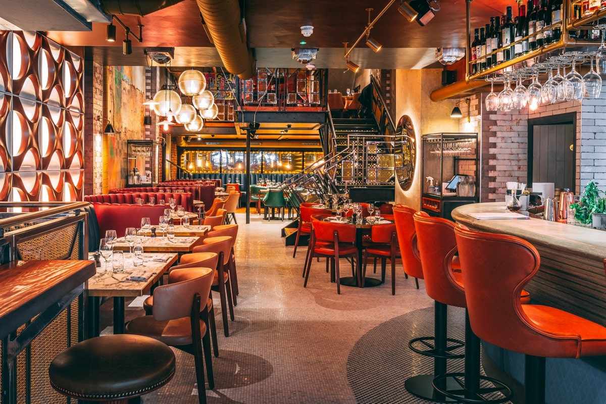 bar-and-tables-inside-old-compton-brasserie-bottomless-brunch-soho
