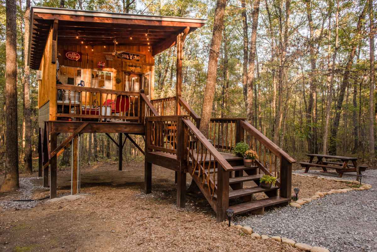 deer-camp-cabin-in-woodland-glamping-tennessee