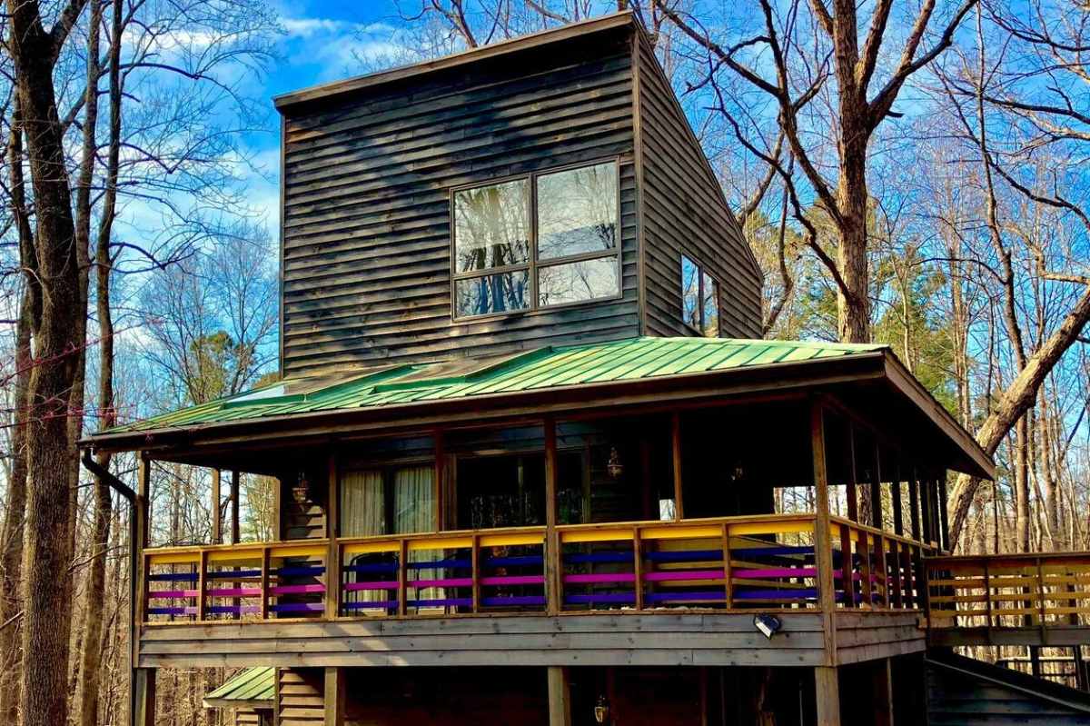 exterior-of-center-for-creative-balance-treehouse-on-sunny-day