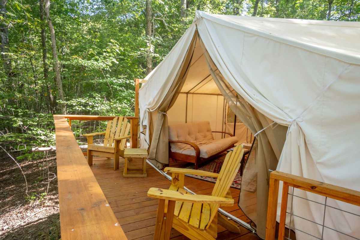 exterior-of-copperhill-glamping-tent-in-forest-glamping-tennessee