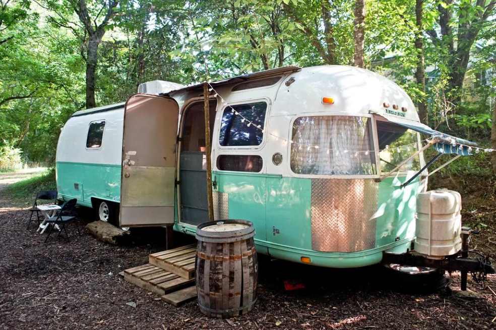 exterior-of-mint-and-white-1978-airstream-glamping-tennessee