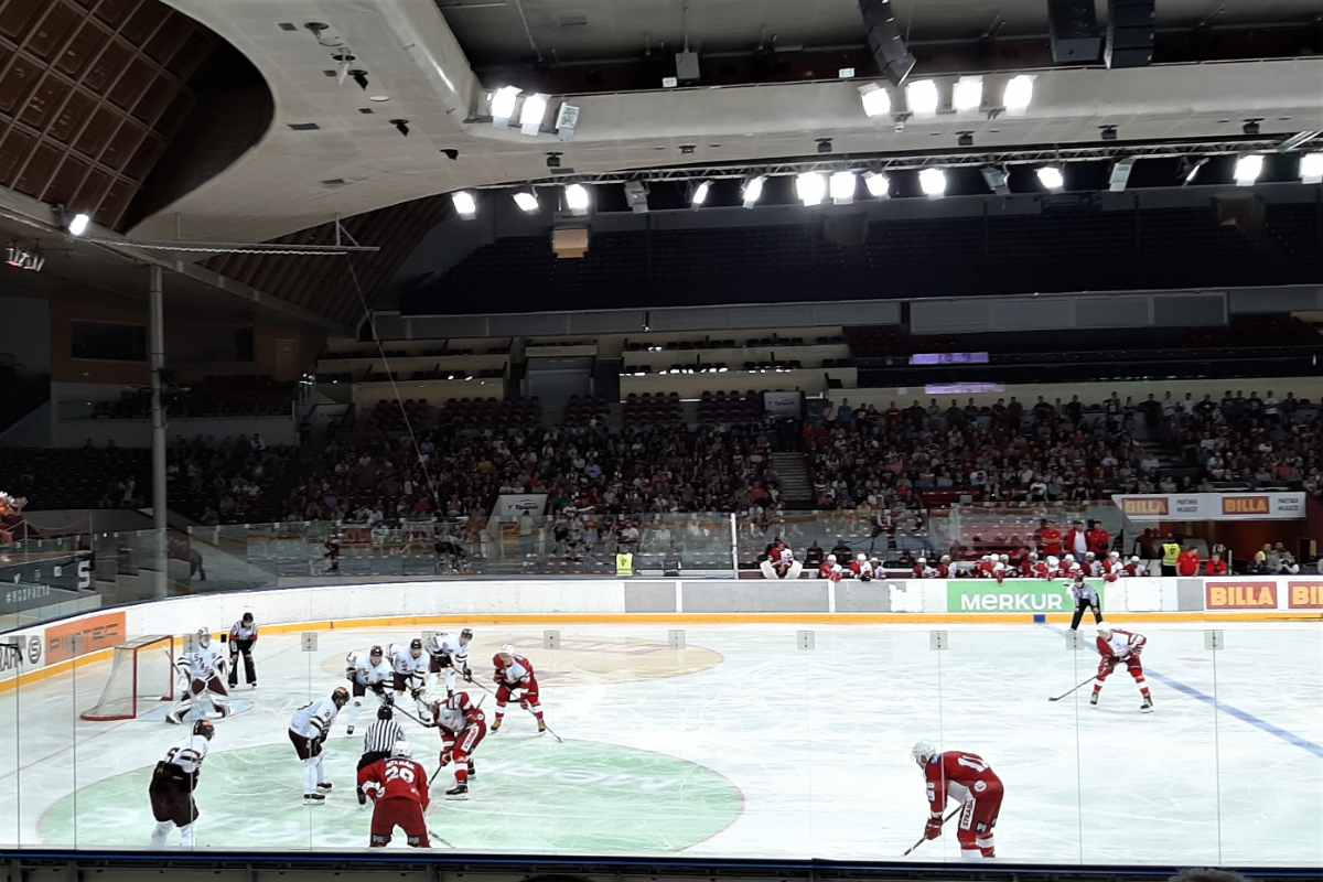 HC-sparta-praha-playing-ice-hockey-in-arena
