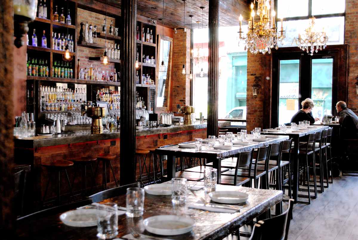bar-and-tables-in-añejo-restaurant-bottomless-brunch-nyc