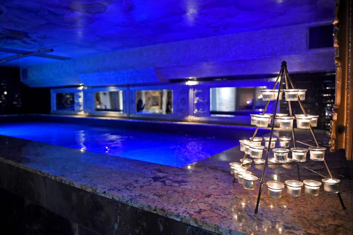 candles-on-poolside-in-morgans-spa-at-30-james-street