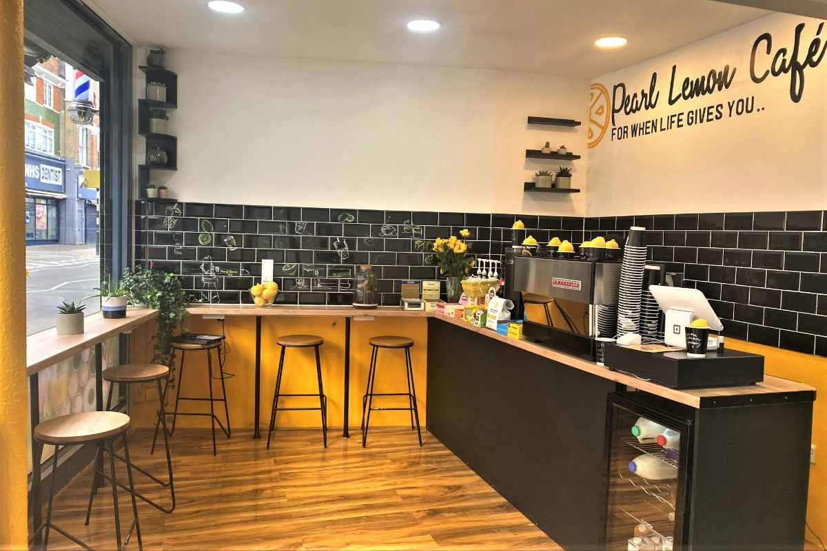 counter-and-seating-inside-pearl-lemon-cafe