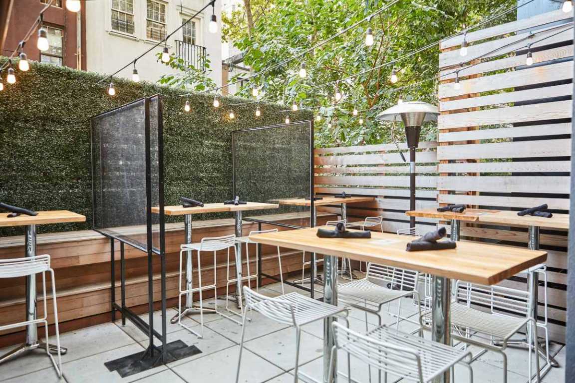 outdoor-dining-at-tacovision-restaurant-bottomless-brunch-nyc
