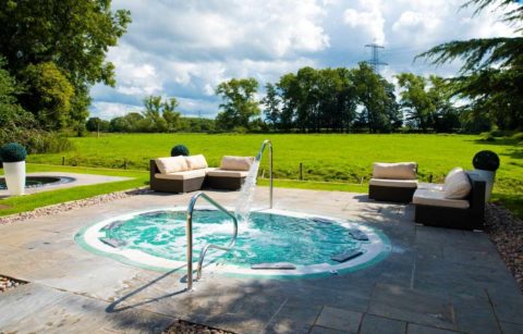 outdoor-hot-tub-at-thornton-hall-outdoor-and-spa-days-liverpool
