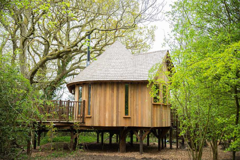 panford-beck-treehouse-treehouse-holidays-uk-with-hot-tub
