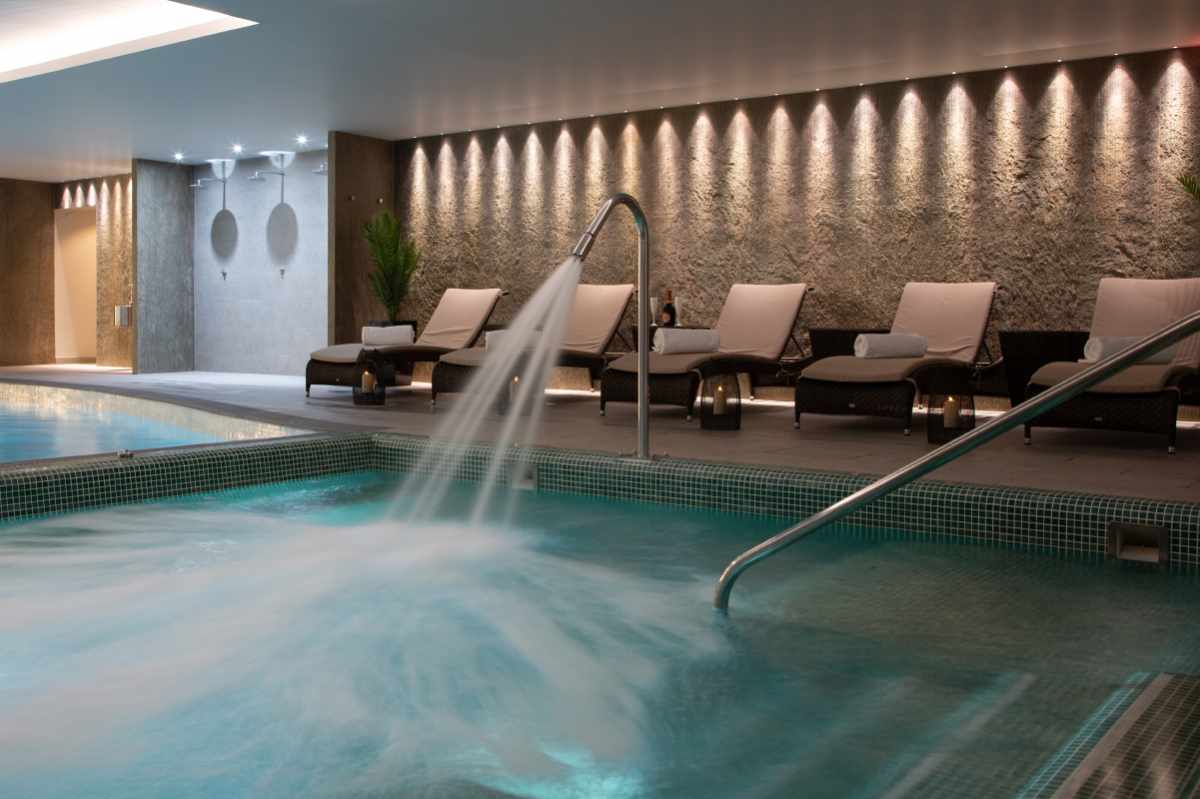 pool-and-loungers-inside-stocks-hall-spa-days-liverpool