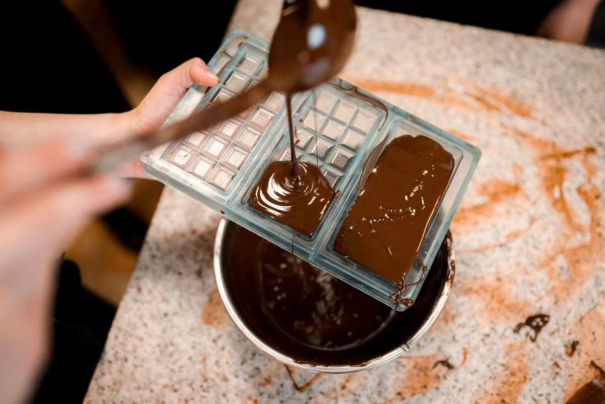 pouring-chocolate-into-mould-at-szamos-chocolate-museum