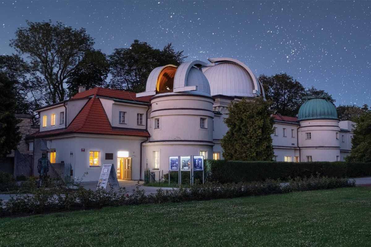 ŝtefánik-observatory-things-to-do-in-prague-at-night