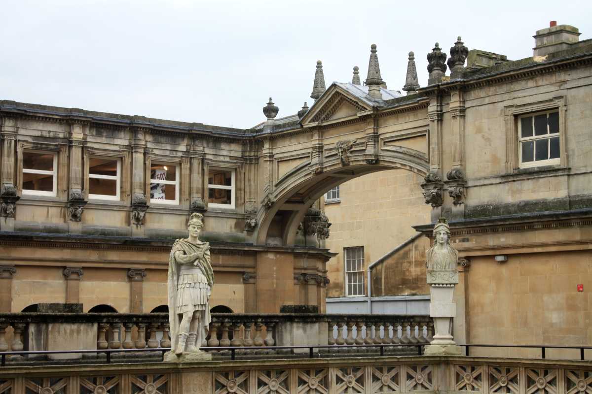 york-street-palladian-arch-with-statue-in-front
