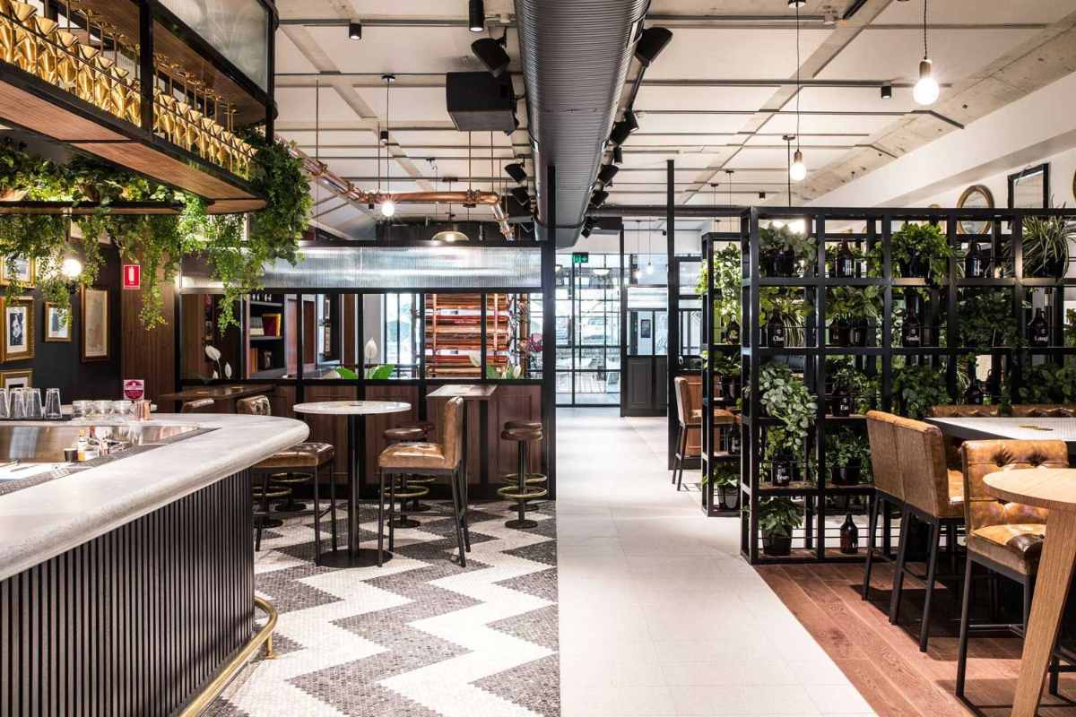 bar-and-tables-in-the-governor-hotel-bottomless-brunch-sydney