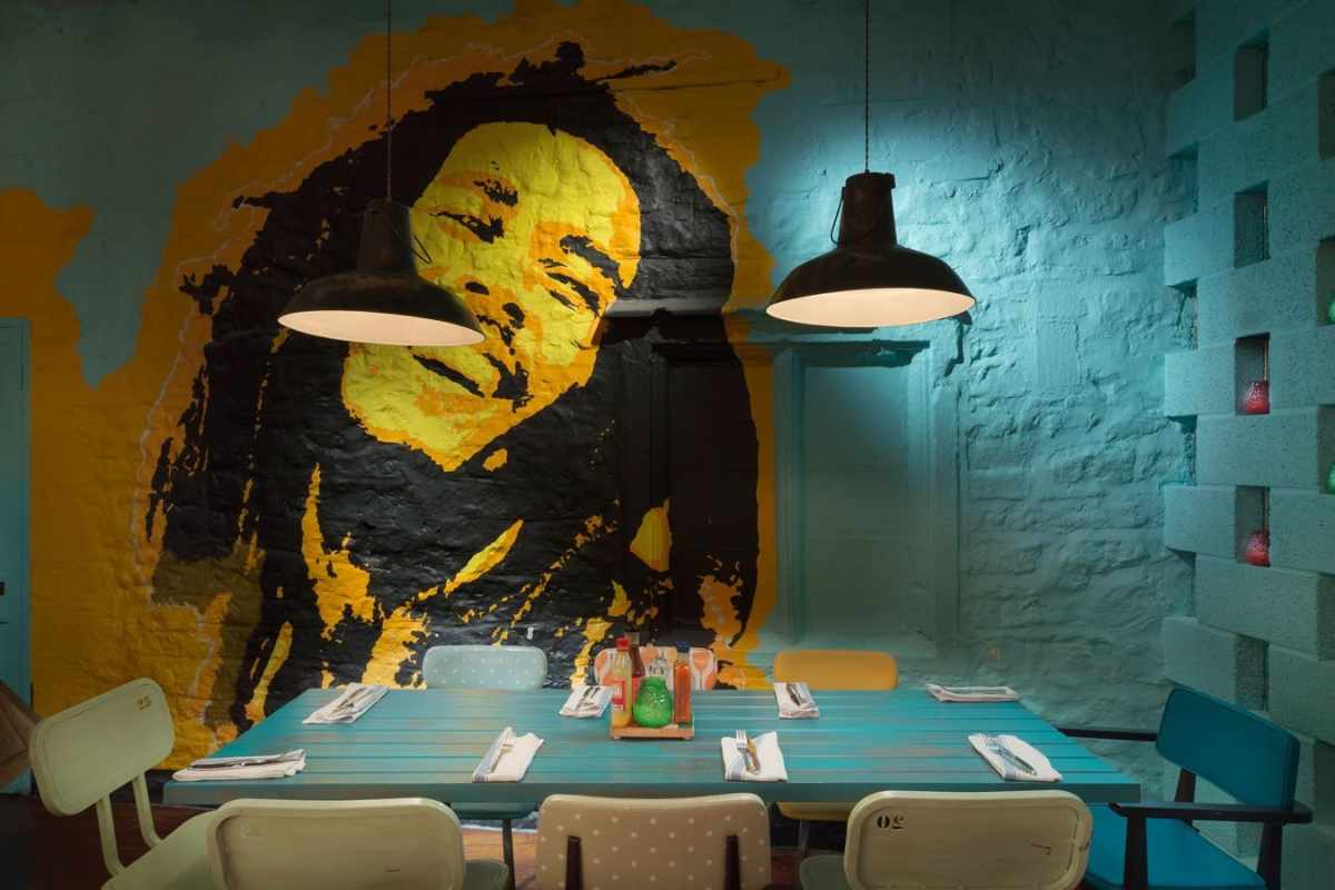 bob-marley-mural-behind-table-in-turtle-bay