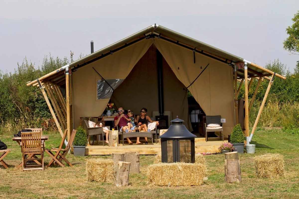 boundary-farm-safari-tent-in-field-glamping-suffolk