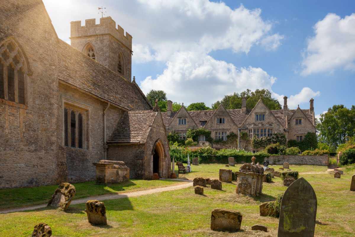church-and-manor-in-asthall-village-on-sunny-day