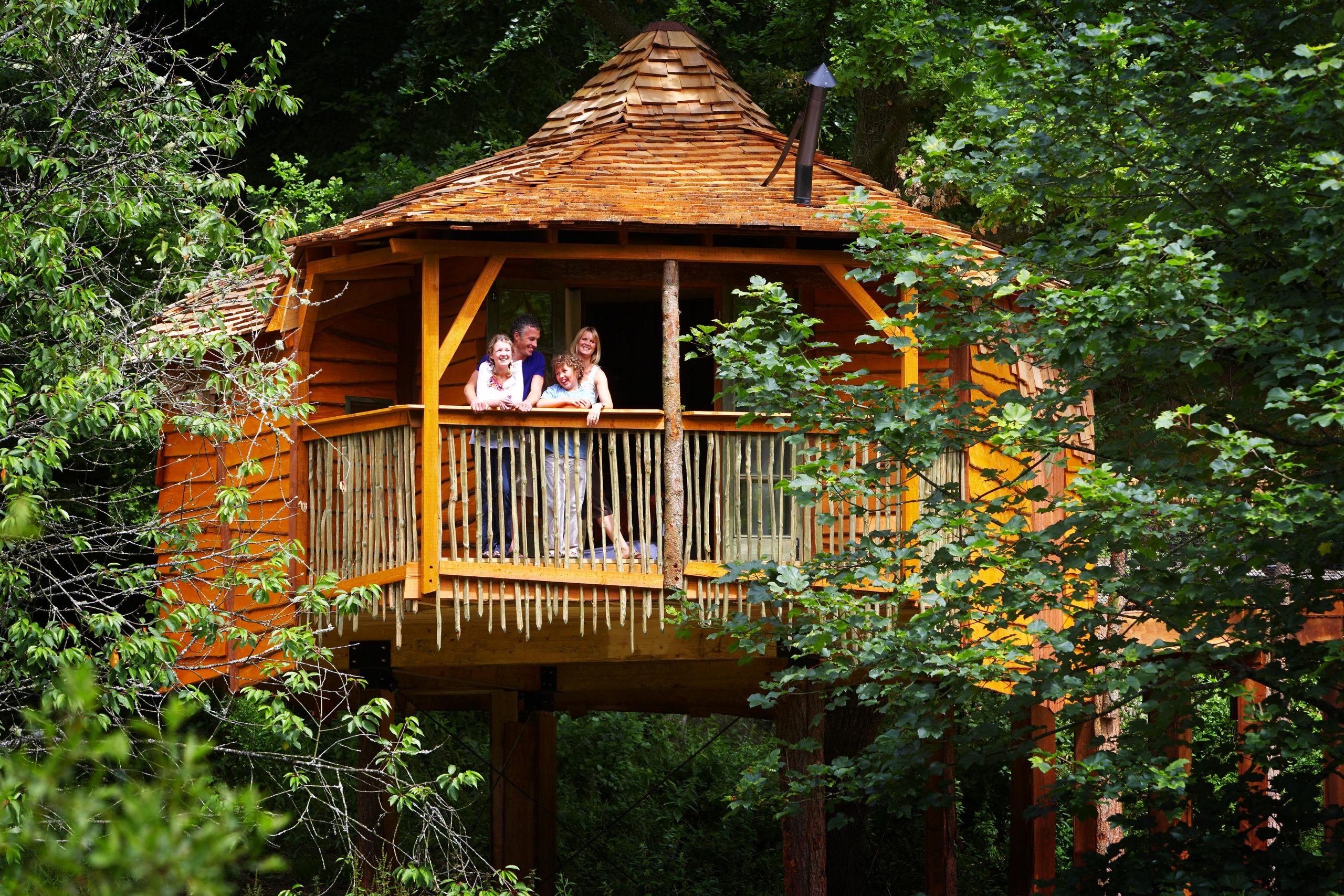 golden-oak-treehouse-at-forest-holidays-cornwall-treehouses