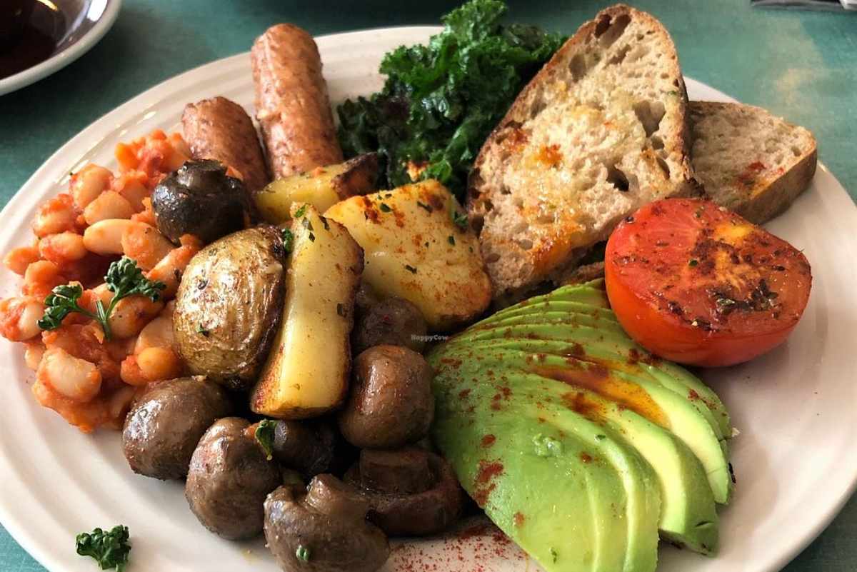 leles-plate-of-full-vegan-breakfast-london