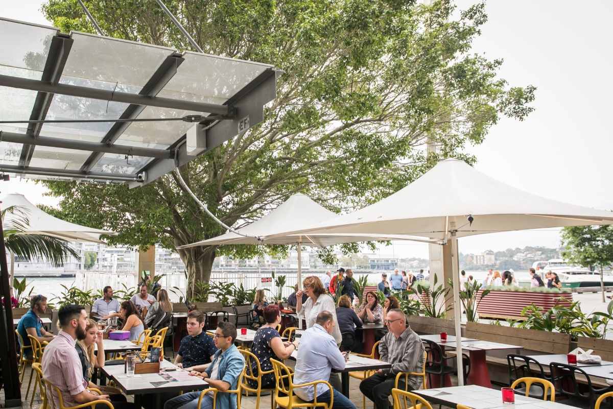 outdoor-dining-at-bungalow-8-nightclub-bottomless-brunch-sydney