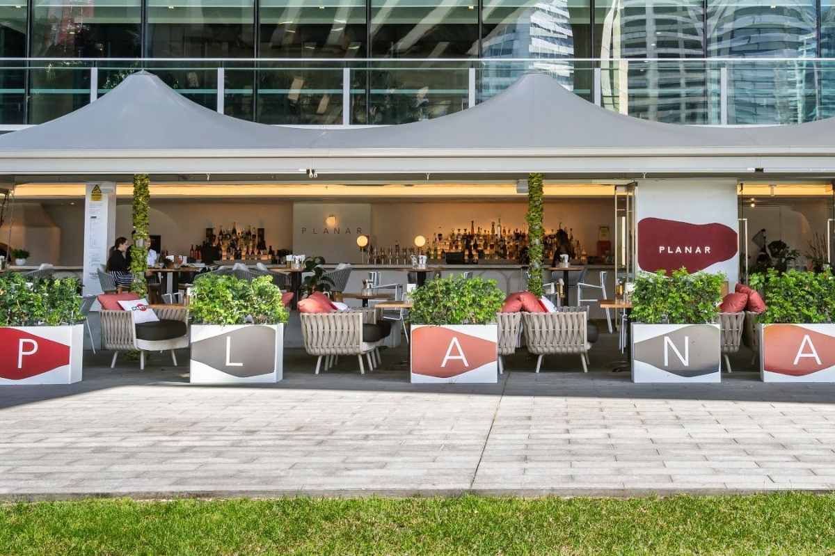 planar-restaurant-outdoor-dining-and-bar
