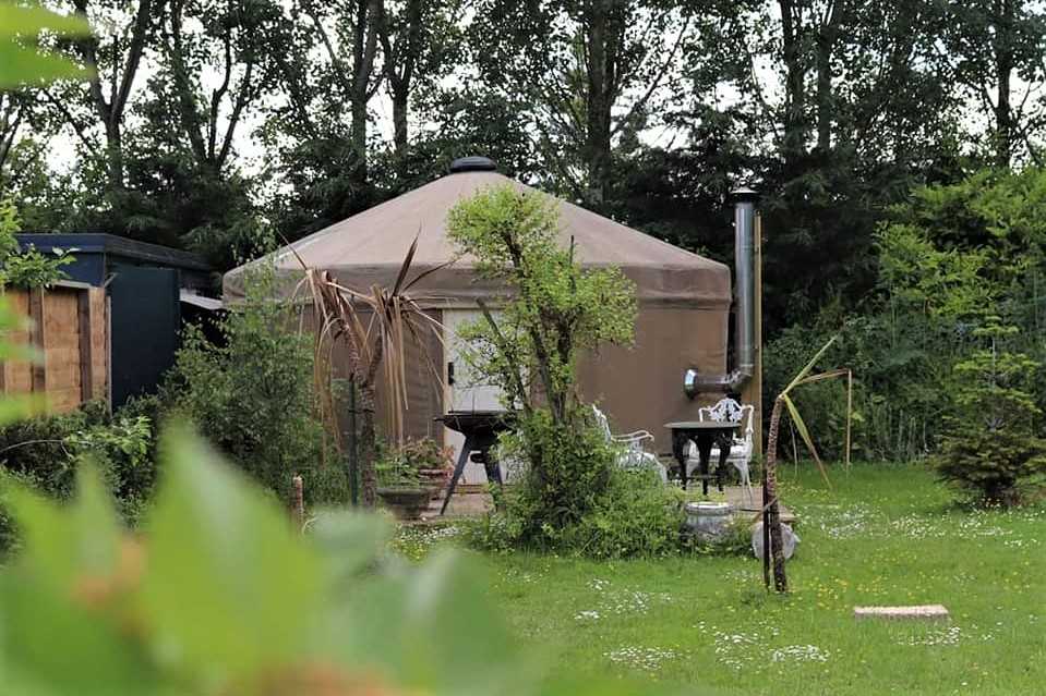 poplar-hall-farm-yurt-with-outdoor-seating-in-garden